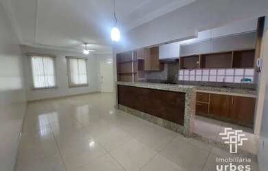 Imagem: A casa possui 3 Dormitórios, 1 Banheiro, 2 Vagas na garagem