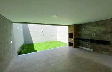 Imagem: A casa possui 3 Dormitórios, 3 Banheiros, 2 Vagas na garagem