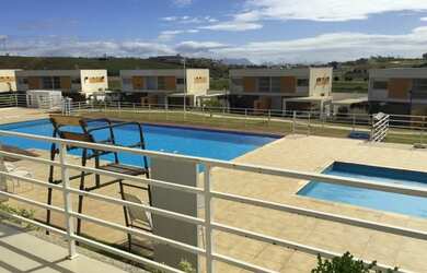 Imagem: A casa em condomínio possui 3 Dormitórios, 3 Banheiros, 2