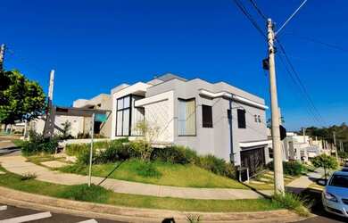 Imagem: A casa em condomínio possui 3 Dormitórios, 2 Banheiros, 2