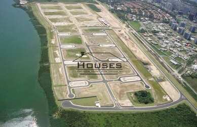 Imagem: A casa em condomínio possui 5 Dormitórios, 5 Banheiros, 4