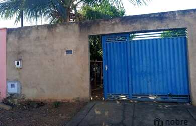 Imagem: A casa possui 2 Dormitórios, 1 Banheiro, 4 Vagas na garagem