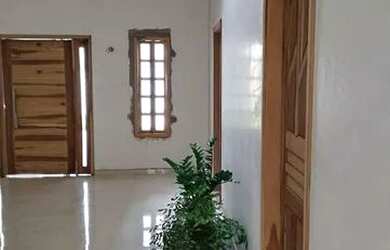 Imagem: A casa possui 5 Dormitórios, 2 Banheiros, 3 Vagas na garagem