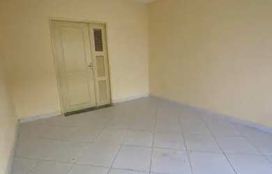 Imagem: A casa possui 2 Dormitórios, 1 Banheiro e 1 Vaga na garagem