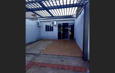 Imagem: A casa possui 2 Dormitórios, 1 Banheiro, 2 Vagas na garagem