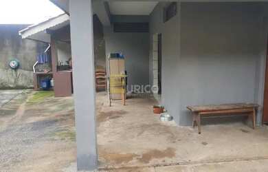 Imagem: A casa possui 3 Dormitórios, 2 Banheiros, 3 Vagas na garagem