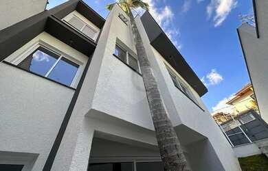 Imagem: A casa possui 3 Dormitórios, 3 Banheiros, 2 Vagas na garagem