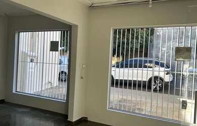Imagem: A casa possui 2 Dormitórios, 1 Banheiro, 3 Vagas na garagem