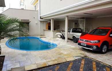 Imagem: A casa possui 3 Dormitórios, 1 Banheiro, 4 Vagas na garagem