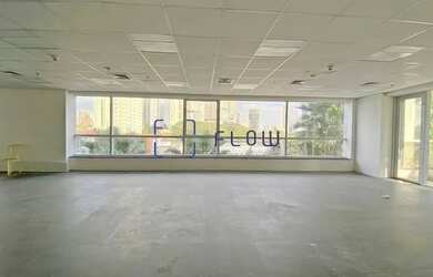 Imagem: O depósito possui 5 Vagas na garagem e 131m² de Área e está