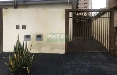 Imagem: A casa possui 2 Dormitórios, 1 Banheiro, 2 Vagas na garagem