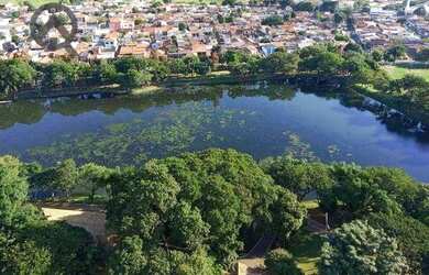 Imagem: O apartamento possui 2 Dormitórios, 2 Banheiros, 2 Vagas na