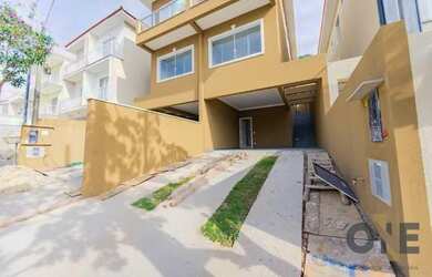 Imagem: A casa em condomínio possui 3 Dormitórios, 3 Banheiros, 4