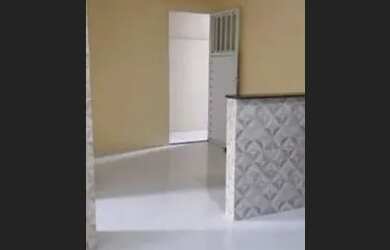 Imagem: A casa possui 3 Dormitórios, 1 Banheiro, 1 Vaga na garagem