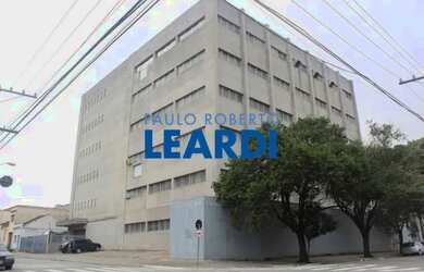 Imagem: O depósito possui 5 Vagas na garagem, 8.730m² de Área e