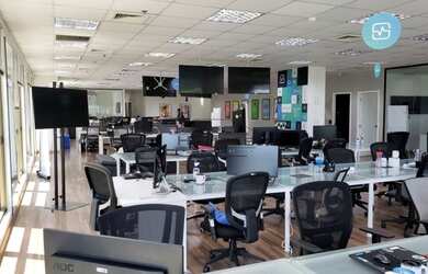 Imagem: O depósito possui 5 Vagas na garagem, 504m² de Área e está