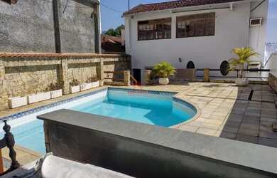 Imagem: A casa para alugar possui 5 Dormitórios, 3 Banheiros, 2 Vagas