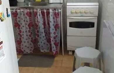 Imagem: A kitnet possui 1 Dormitório, 1 Banheiro, 1 Vaga na garagem