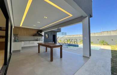 Imagem: A casa em condomínio possui 4 Dormitórios, 5 Banheiros, 3