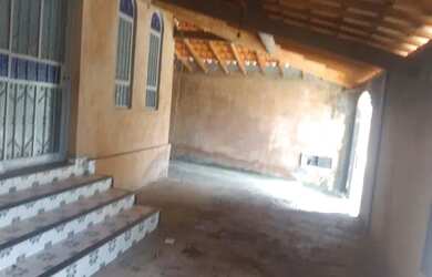 Imagem: A casa possui 3 Dormitórios, 2 Banheiros, 380m² de Área e