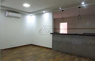 Imagem: A casa possui 2 Dormitórios, 1 Banheiro, 2 Vagas na garagem