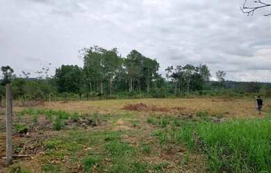 Imagem: O terreno possui 800m² de Área e está localizado em Distrito