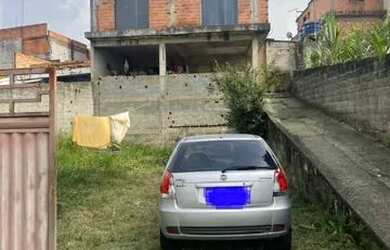 Imagem: A casa possui 3 Dormitórios, 2 Banheiros, 5 Vagas na garagem