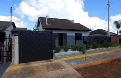 Imagem: A casa possui 2 Dormitórios, 1 Banheiro, 341m² de Área, Churrasqueira