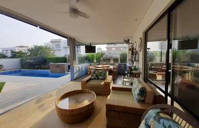 Imagem: A casa em condomínio possui 4 Dormitórios, 5 Banheiros, 4