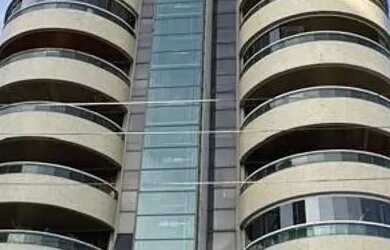 Imagem: O apartamento possui 4 Dormitórios, 1 Banheiro, 5 Vagas na