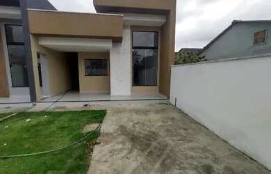 Imagem: A casa possui 3 Dormitórios, 2 Banheiros, 1 Vaga na garagem