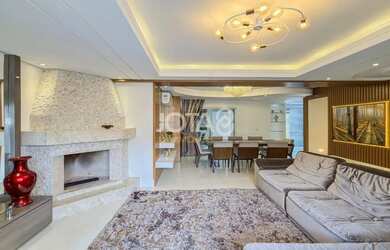 Imagem: A casa em condomínio possui 4 Dormitórios, 5 Banheiros, 3