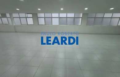 Imagem: O depósito possui 2 Vagas na garagem, 195m² de Área e está