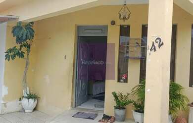 Imagem: A casa possui 4 Dormitórios, 3 Banheiros, 1 Vaga na garagem