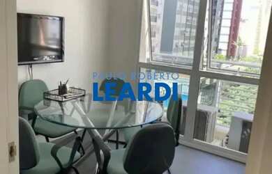 Imagem: O depósito possui 3 Vagas na garagem, 140m² de Área e está