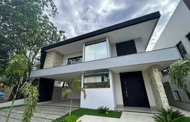 Imagem: A casa em condomínio possui 4 Dormitórios, 5 Banheiros, 4