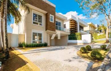 Imagem: A casa em condomínio possui 3 Dormitórios, 4 Banheiros, 3