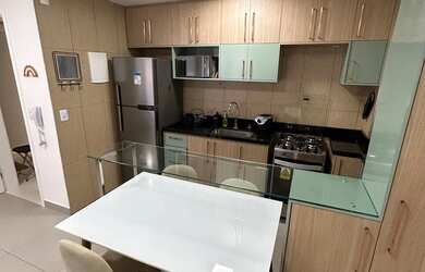 Imagem: O apartamento possui 2 Dormitórios, 1 Banheiro, 1 Vaga na garagem