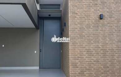 Imagem: A casa em condomínio possui 3 Dormitórios, 3 Banheiros, 2