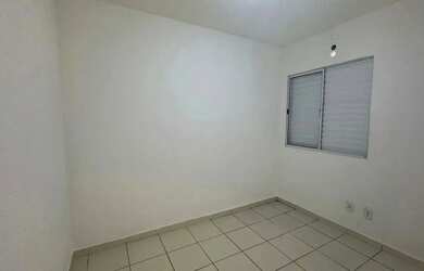 Imagem: A casa em condomínio possui 3 Dormitórios, 1 Banheiro, 2 Vagas