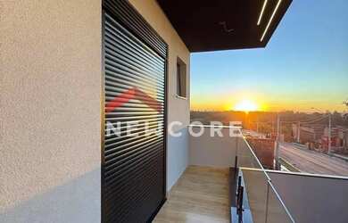 Imagem: A casa possui 3 Dormitórios, 3 Banheiros, 2 Vagas na garagem