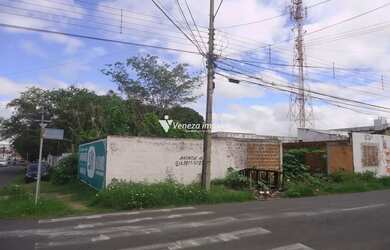 Imagem: O terreno possui 720m² de Área e está localizado em Centro