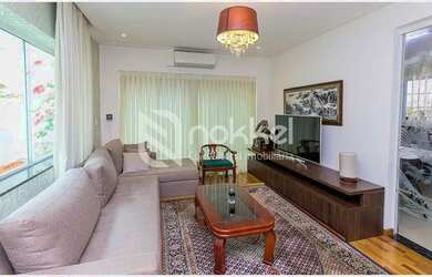 Imagem: A casa possui 3 Dormitórios, 4 Banheiros, 3 Vagas na garagem