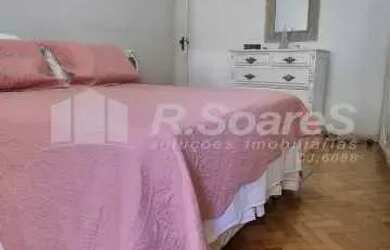 Imagem 14: Rua Assis Brasil, apartamento de quarto quartos, dois banheiros sociais, dependência compl