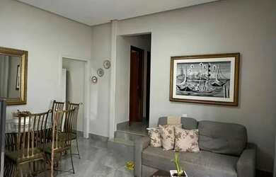 Imagem: A casa possui 3 Dormitórios, 1 Banheiro, 1 Vaga na garagem