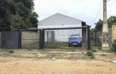 Imagem: A casa possui 2 Dormitórios, 1 Banheiro, 1 Vaga na garagem