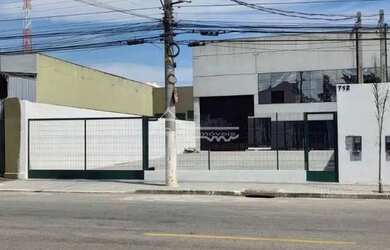 Imagem: O depósito possui 4 Vagas na garagem, 1.000m² de Área e