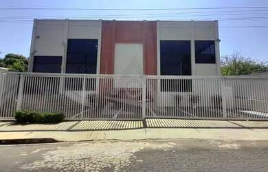 Imagem: O depósito possui 5 Vagas na garagem, 571m² de Área e está