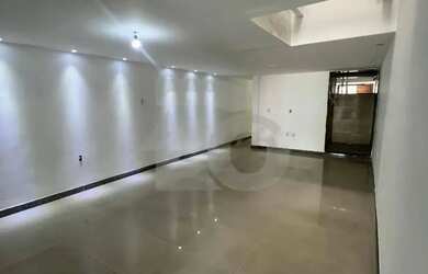 Imagem: A casa possui 5 Dormitórios, 4 Banheiros, 4 Vagas na garagem