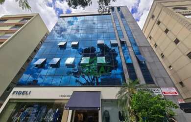 Imagem: O depósito possui 1 Vaga na garagem, 241m² de Área e está